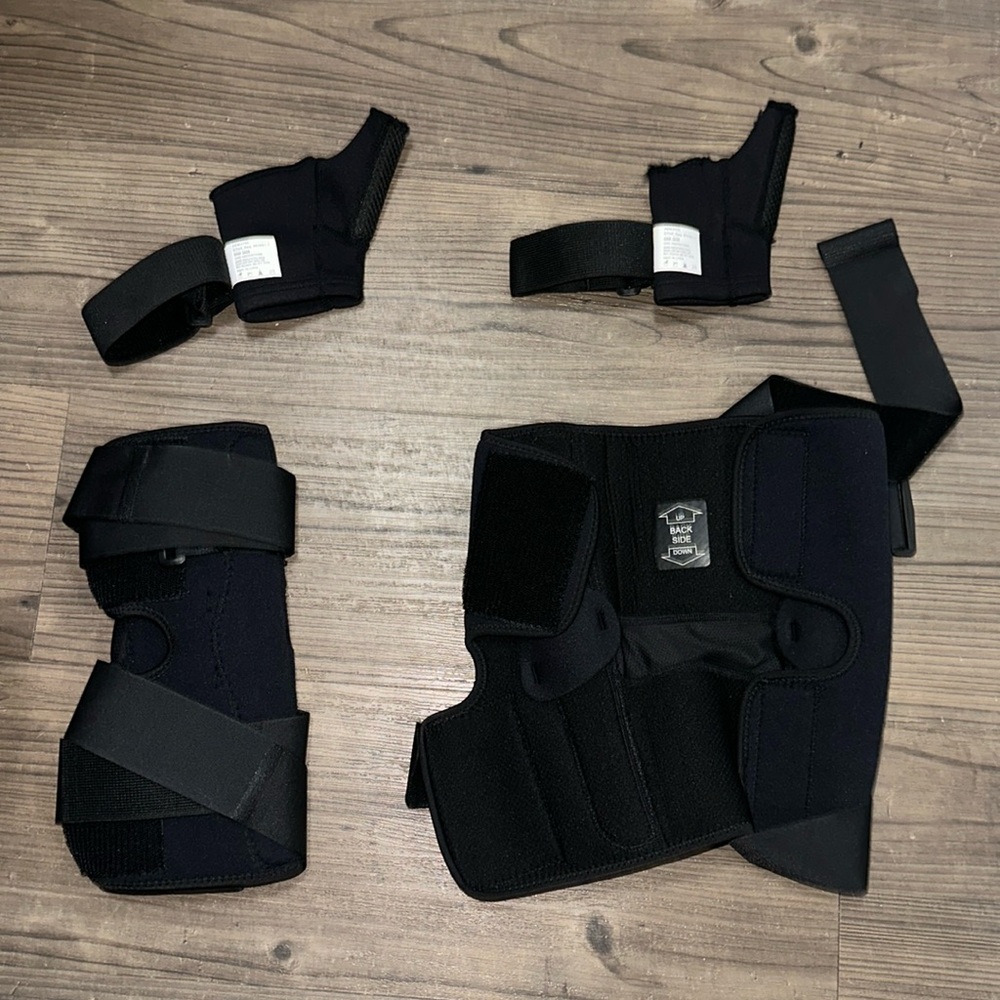 Ski / Snowboard Knee Support Brace Set Adjustable Straps Black